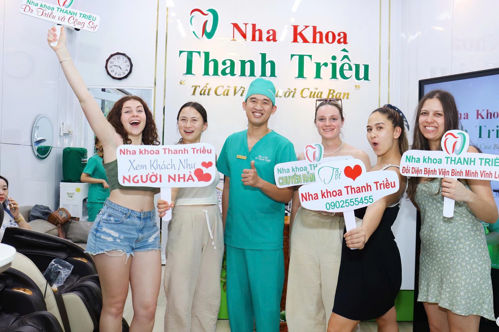 Khách hàng Nha khoa Thanh Triều được chăm sóc an toàn như người nhà