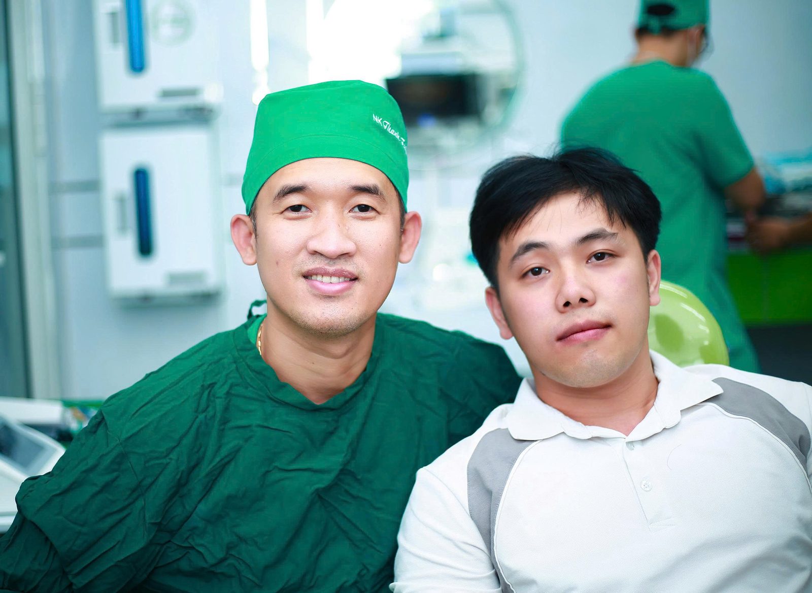 Khách hàng hài lòng sau khi cấy ghép Implant tại Nha khoa Thanh Triều