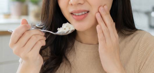 Ê buốt răng khi ăn đồ nóng lạnh: Nguyên nhân & cách chữa