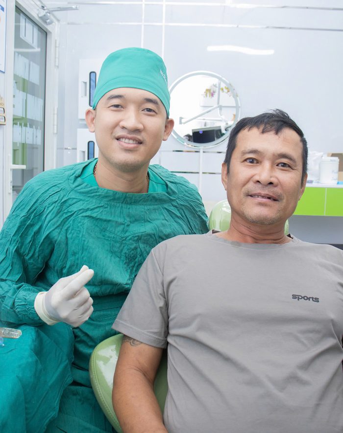 Khách hàng hài lòng sau điều trị tại Nha khoa Thanh Triều