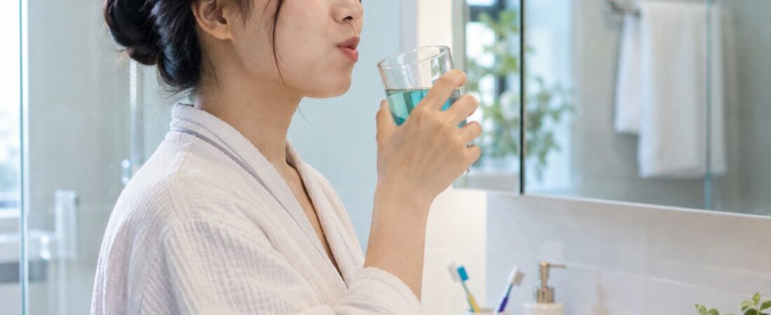 Nước súc miệng diệt khuẩn có diệt luôn lợi khuẩn?
